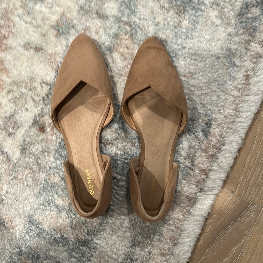 Old Navy Women's Tan Flats